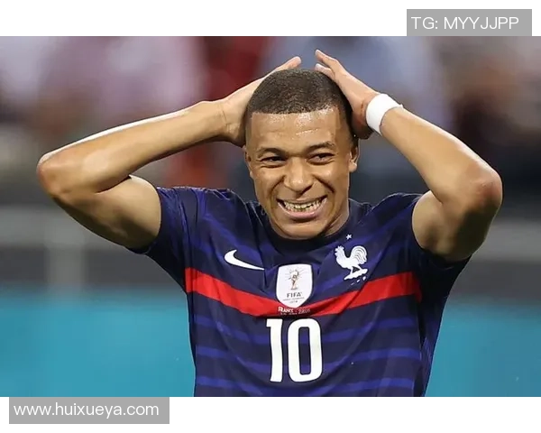 球星魅力尽显足球场上唯美壁纸，展现激情与荣耀的完美瞬间