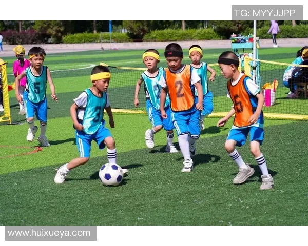 足球星兄弟情深：从绿茵场到生活中的默契与奋斗历程